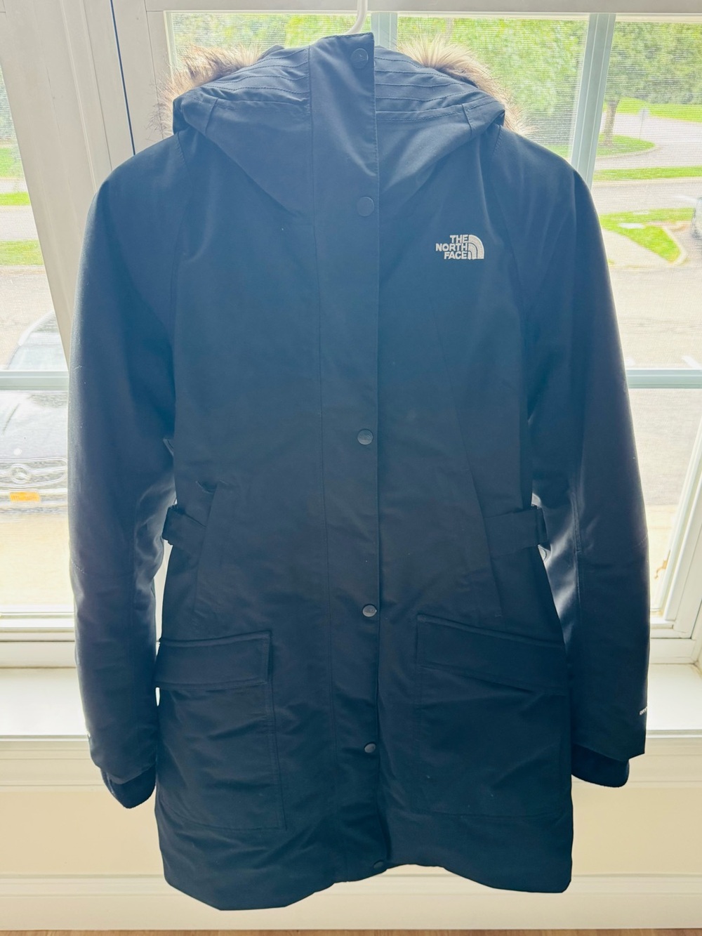 The North Face Women's New Outerboroughs Parka In Black - Picture 2 of 15